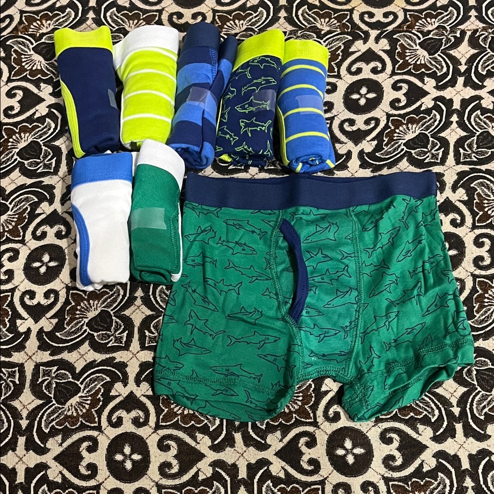 Amazon Essentials Boys’ Boxer Briefs – Pack of 8 (Fun Multi-Color Prints)Size 4T